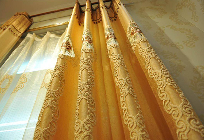 3、絲綢窗簾.jpg