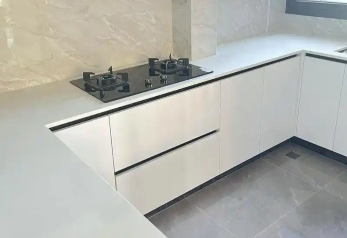 裝修選廚房臺面犯難？這些材質(zhì)科普幫你避坑